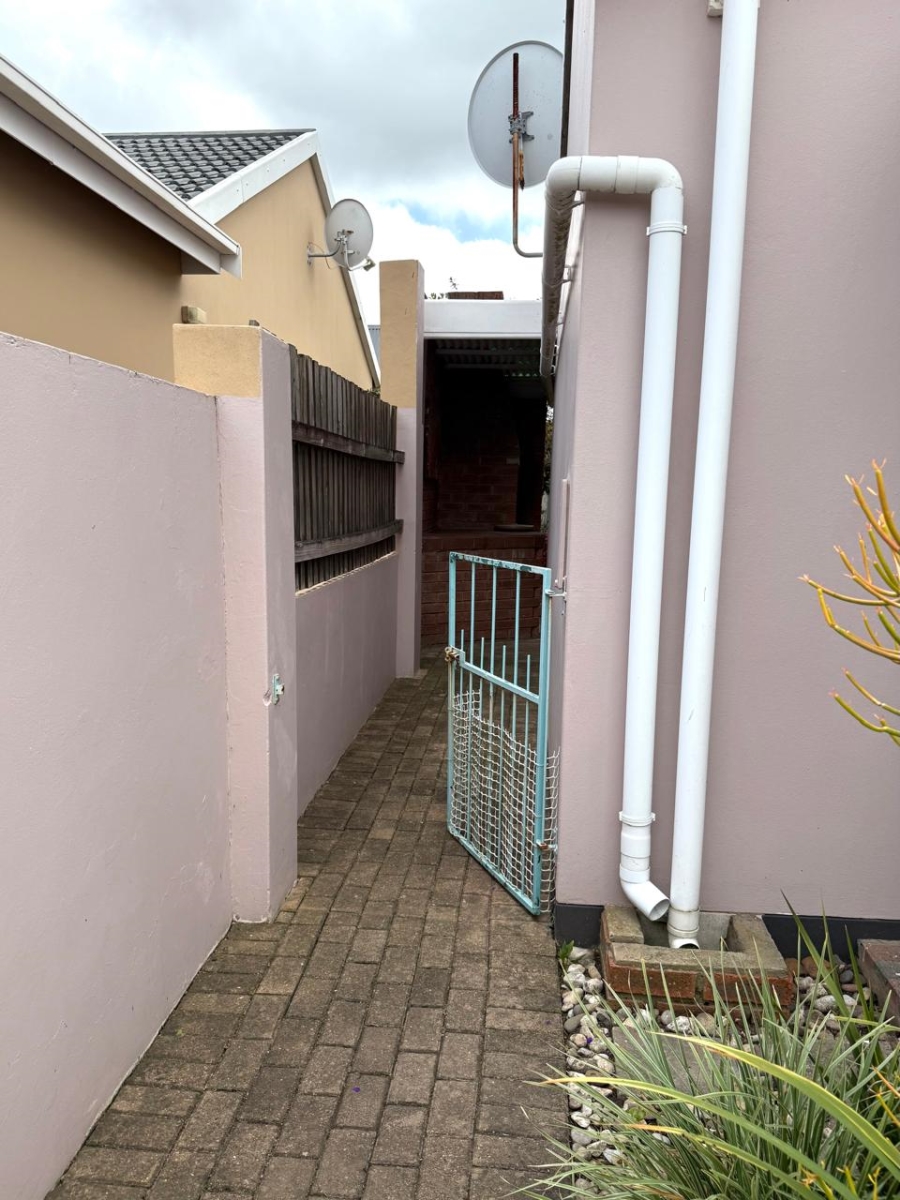 2 Bedroom Property for Sale in King George Park Western Cape